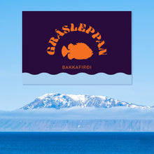 Load image into Gallery viewer, GRÁSLEPPAN - FÁNI - BLÁR

